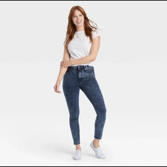 Women’s size 6 Universal Thread super hi-rise skinny jeans - Picture 2 of 3